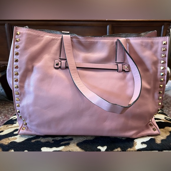 Valentino Garavani Rockstud Large Calfskin Tote - Picture 3 of 16